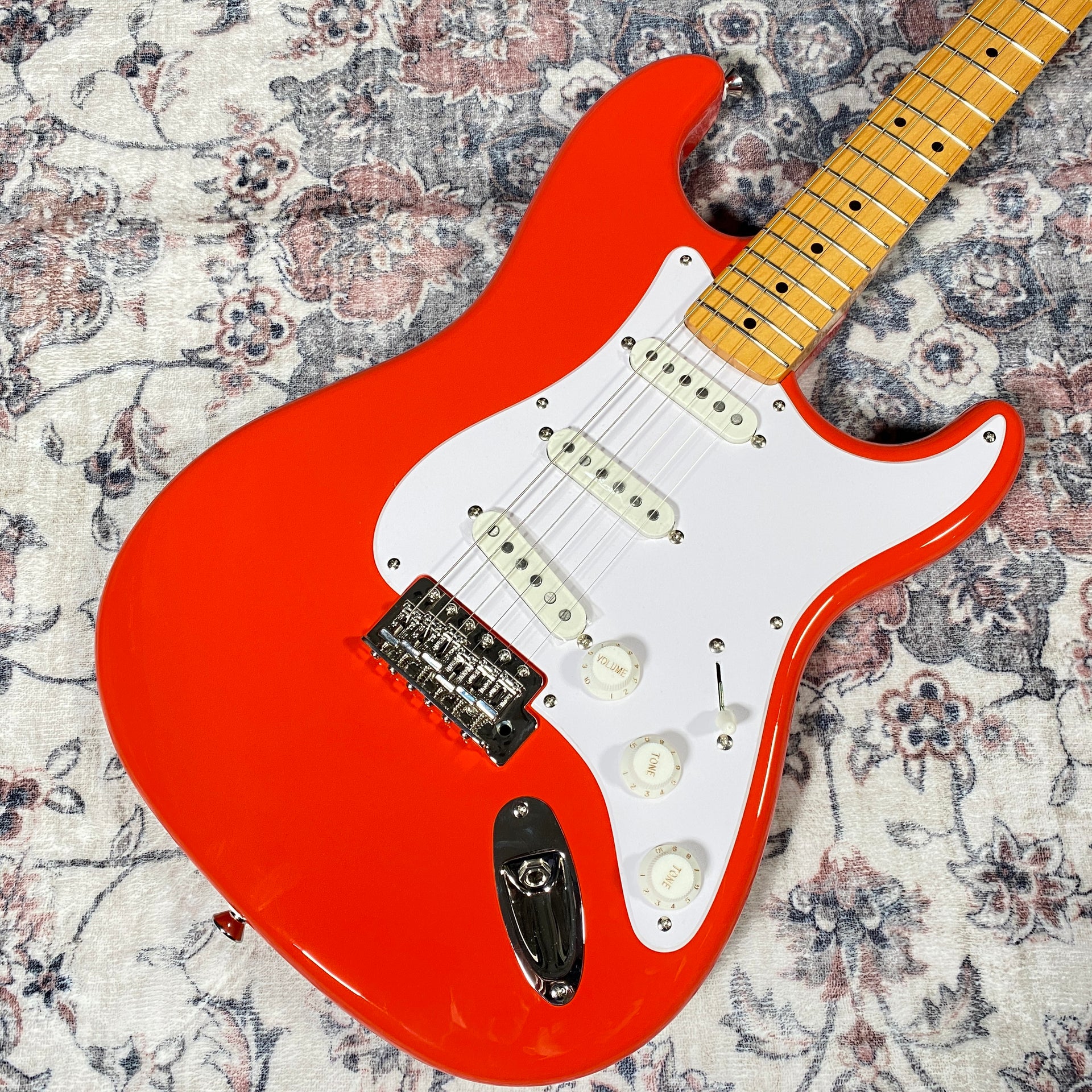 交換弦・ストラップ付】 SQUIER Classic あッ Vibe 50s